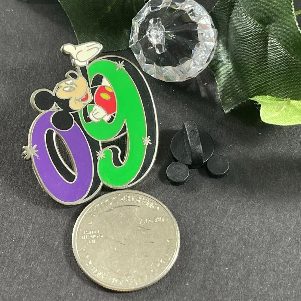 Disney Mickey Mouse Trading Pin 2009 Badge Brooch Lapel Pin Accessories Jewelry